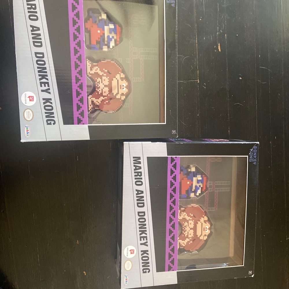 3Bit Mario and Donkey Kong figures set of 2